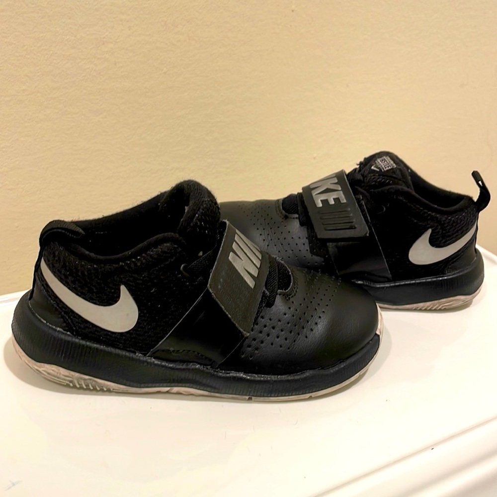 Nike Team Hustle Sneakers 10c